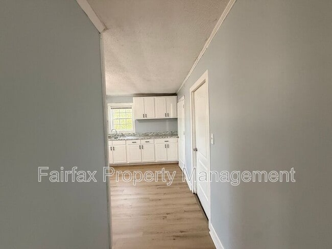 Building Photo - 307 Oneida St