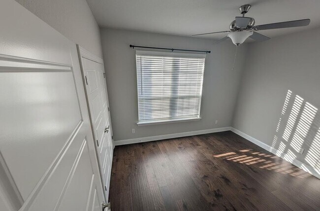 Building Photo - 431 Linda Ln