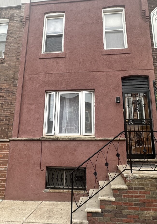 Building Photo - 2434 S 11th St