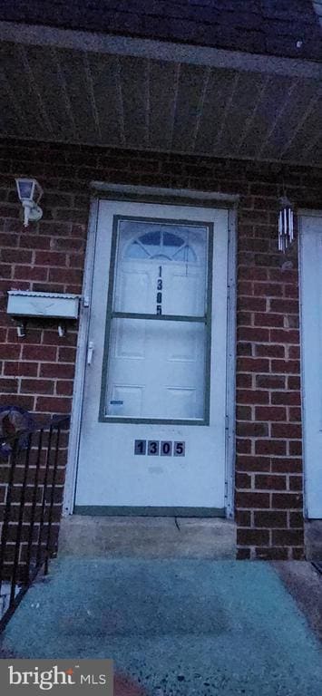 Building Photo - 1305 Rainer Rd