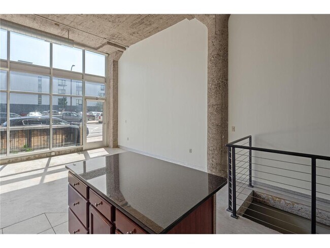 Building Photo - 521 S 7th St