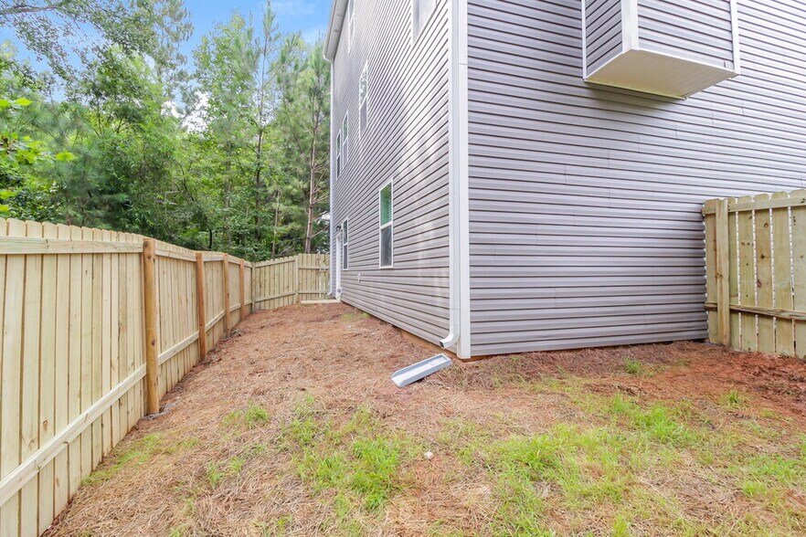 Building Photo - 121 Danville Trail