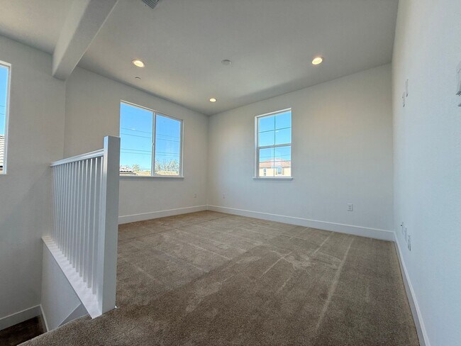 Building Photo - BRAND NEW 4 Bed 3 Bath Martinez Home - Owned Solar! Just Completed!