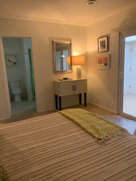 Building Photo - 1486 E Palm Tree Dr