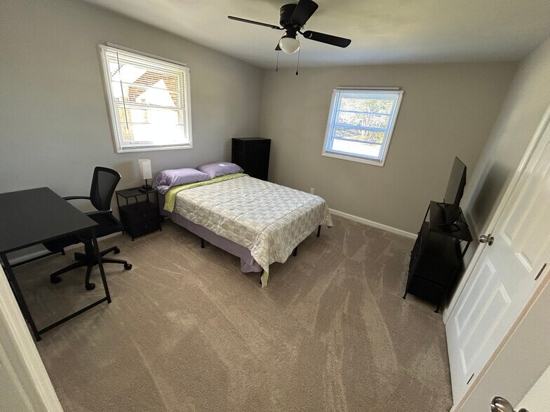 Building Photo - 208 Hay St