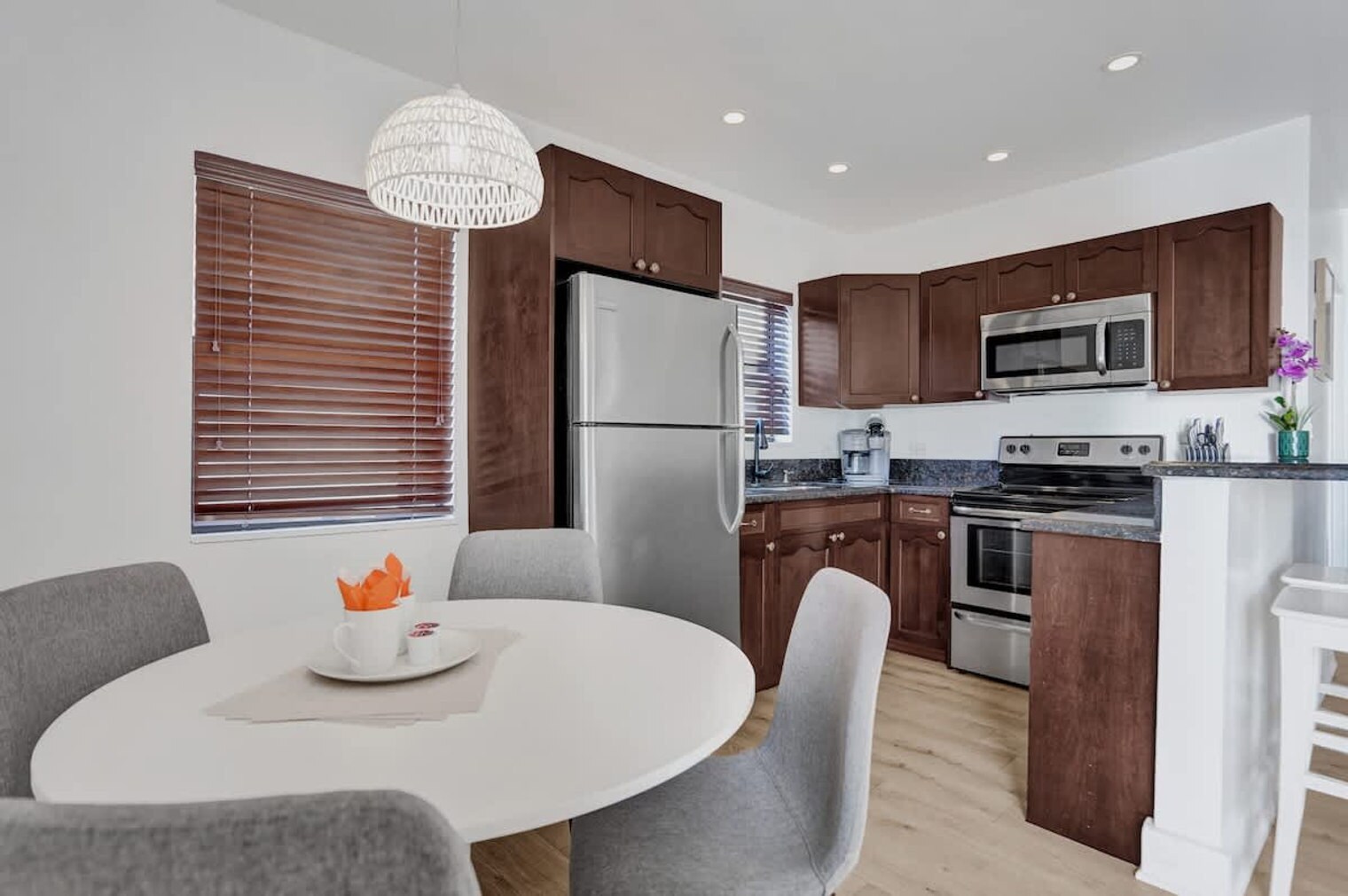 Building Photo - 333 Walnut St