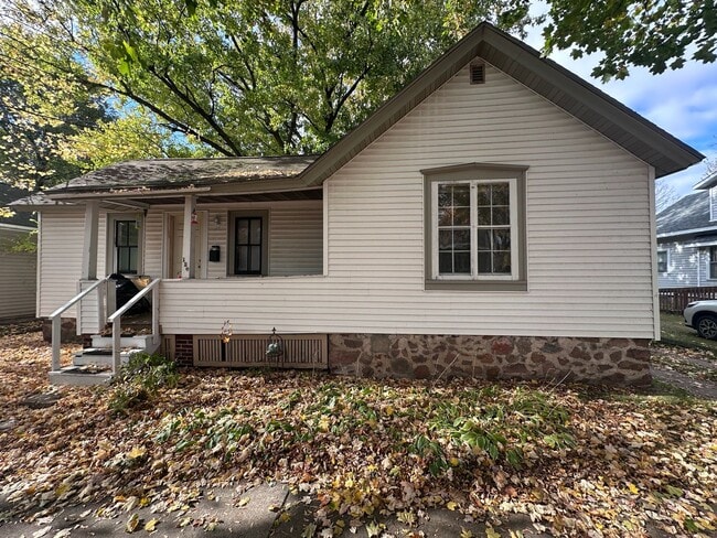 Building Photo - 120 N 4th Ave