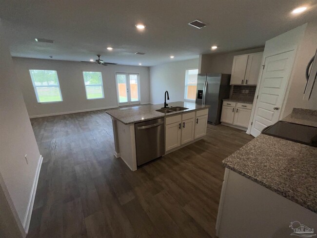 Building Photo - 7835 Lakeside Oaks Dr