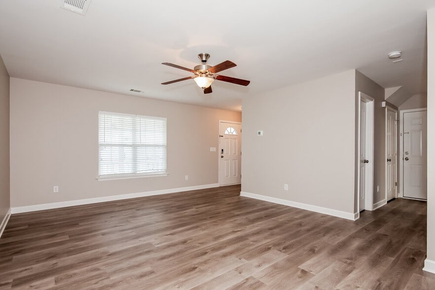Building Photo - 4709 Brewer Dr