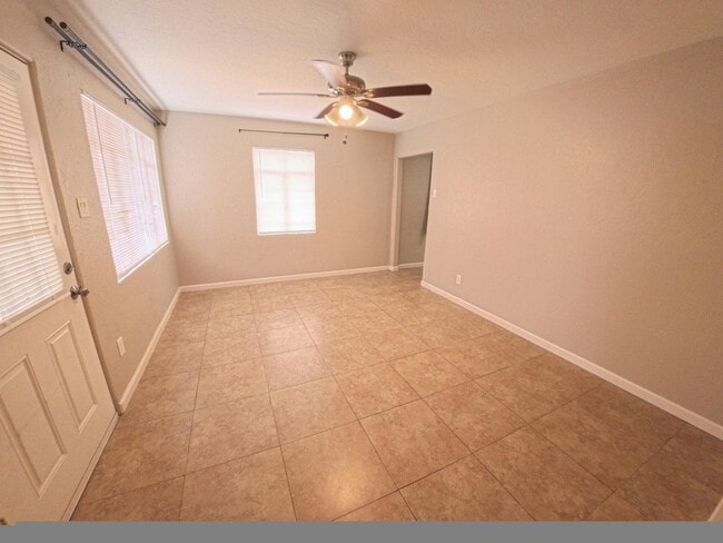 Building Photo - 449 E University Dr