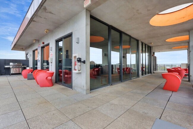 Building Photo - Awesome 1BR Loft Style Condo Overlooking Midtown!