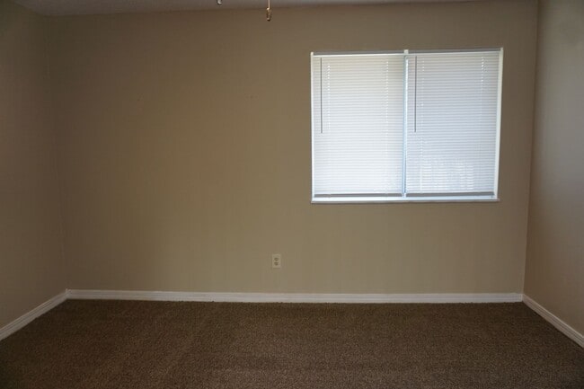 Building Photo - 1290/1292wct