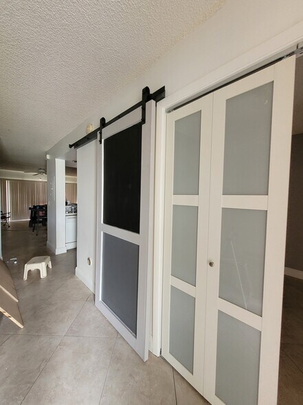 Building Photo - 4401 SW 70th Ter