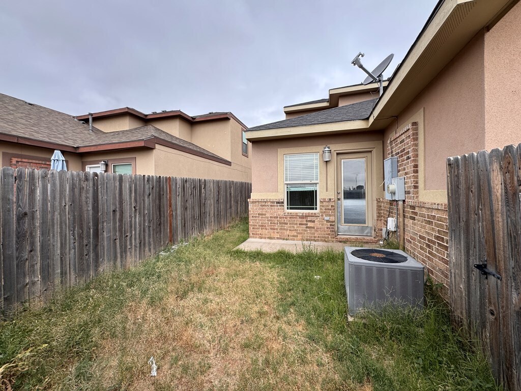 Building Photo - 7214 Barksdale Ln