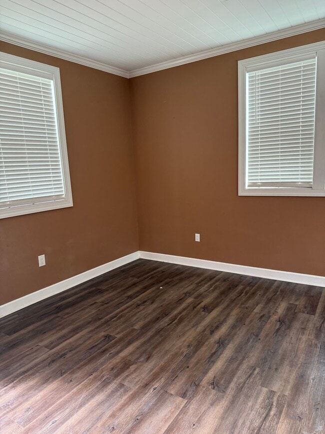 Building Photo - 115 S Rosewood Dr