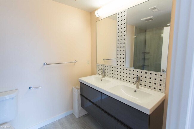 Building Photo - 2 br, 2 bath 4plex - 1926 BROWN ST Unit 3