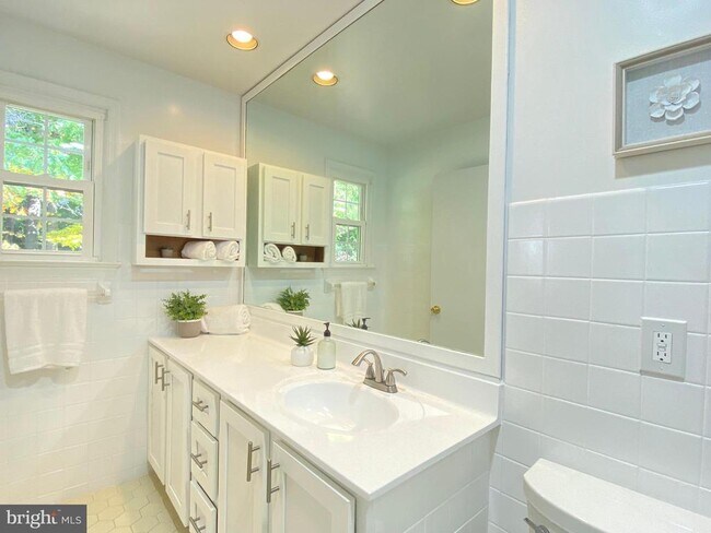 Building Photo - 11509 Parkedge Dr