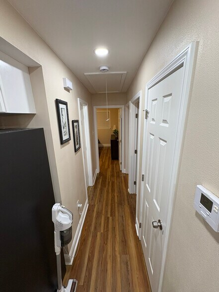 Building Photo - 1216 Hymelia Ave