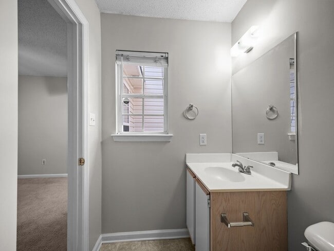 Building Photo - Welcome to Marsh Oaks!