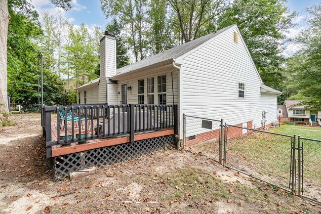 Building Photo - Charming One-Level Home in Quiet Cul-de-Sa...