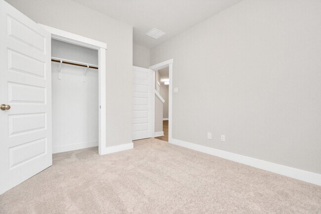 Building Photo - 708 Strawberry Pines Ct