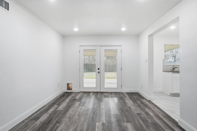 Building Photo - 3822 W Calgary Ct