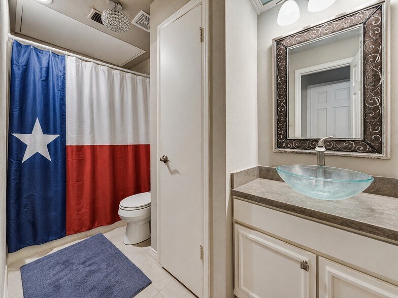 Building Photo - 4349 Bellaire Dr S