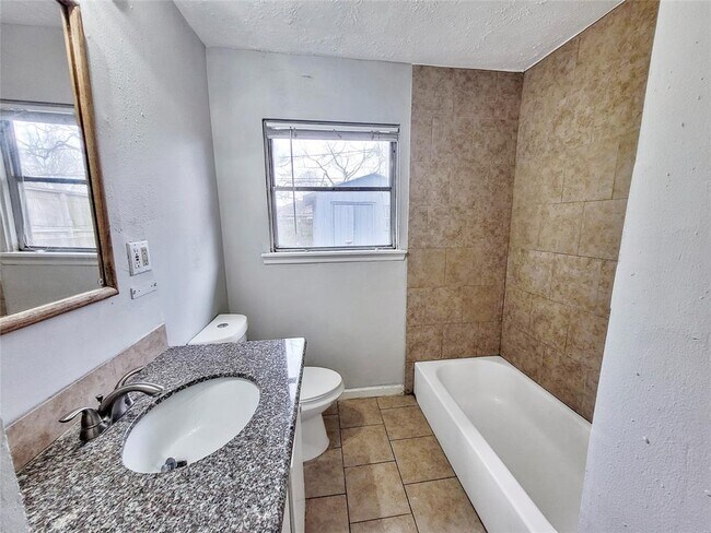 Building Photo - 10821 Aldis St