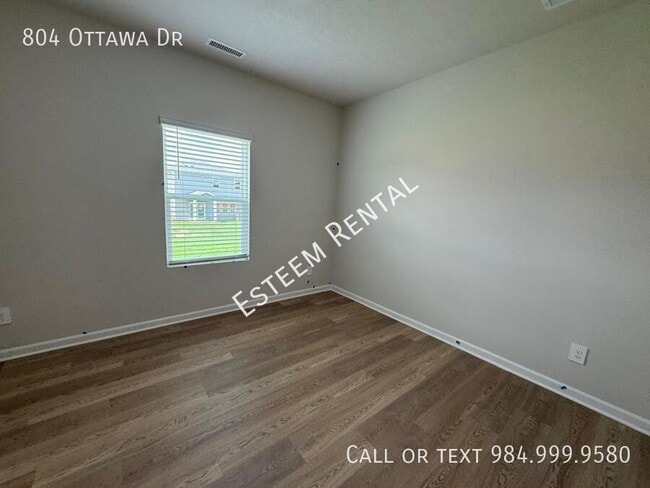 Building Photo - 804 Ottawa Dr