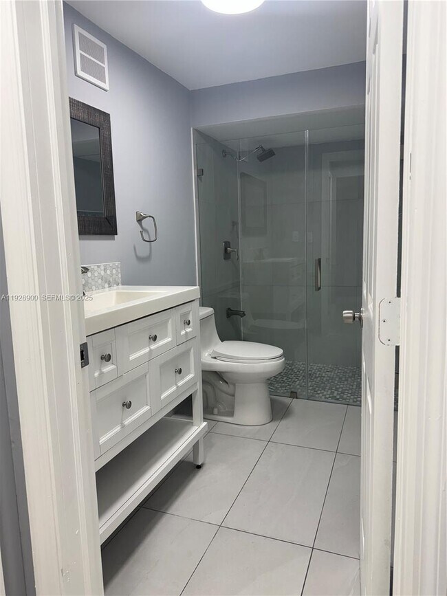 Building Photo - 881 Hialeah Dr