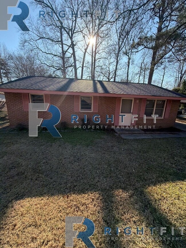 Building Photo - 4768 Wellborn Dr