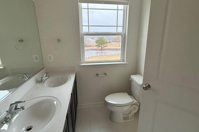 Building Photo - 2543 Westwind Blvd