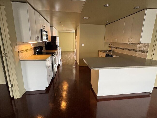 Building Photo - 2408 Leon St