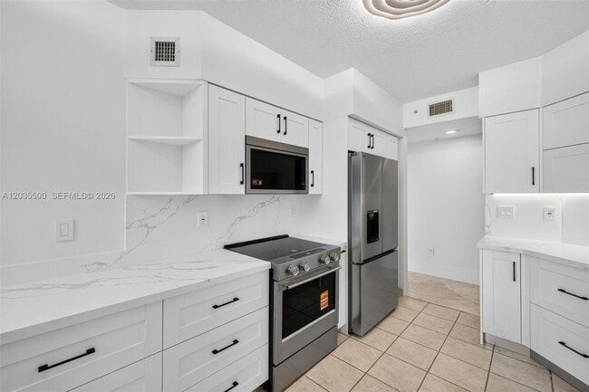 Building Photo - 3370 Hidden Bay Dr