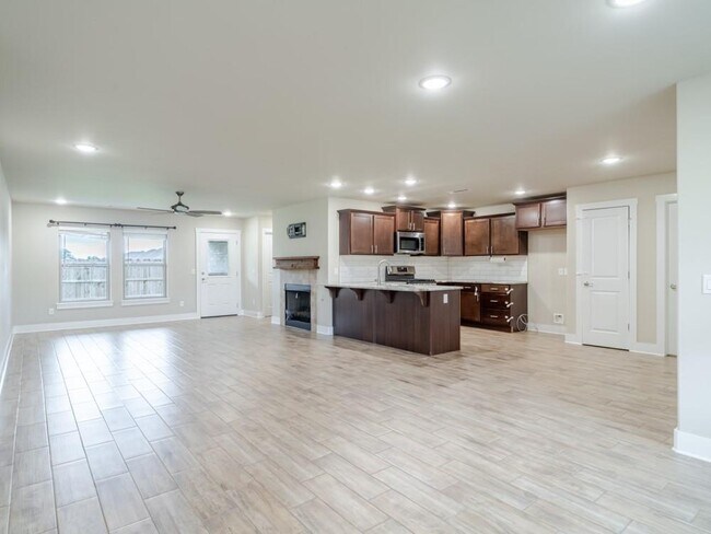 Building Photo - 1030 Riverside Dr