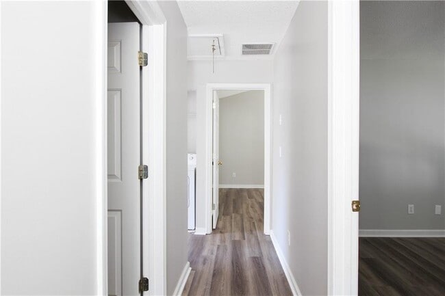 Building Photo - 2401 Oxwell Way