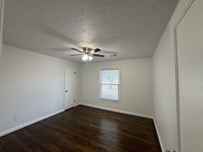 Building Photo - 417 SW 24th St