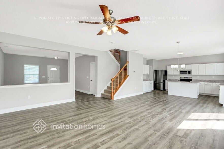 Building Photo - 13645 Coram Pl