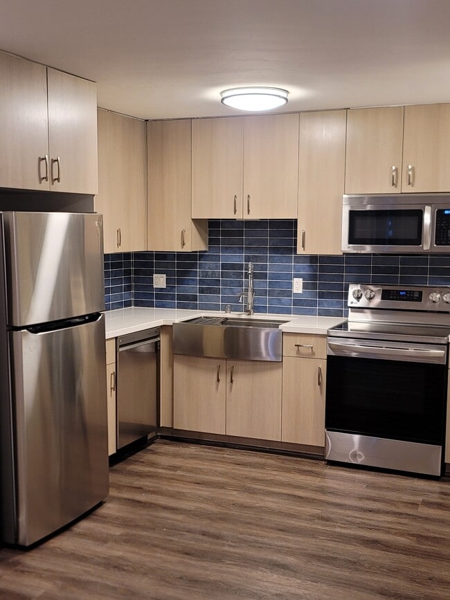 Building Photo - 745 E Bradley Ave