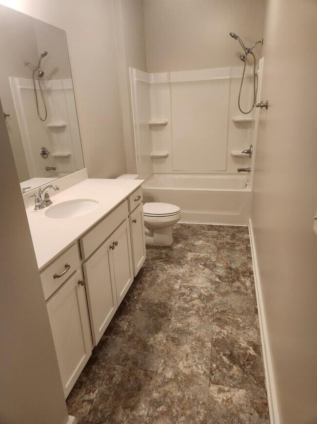Building Photo - Nice 3 Bed 2 Bath House! Available Now!