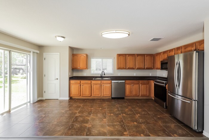 Building Photo - 3044 Park Ridge Ave
