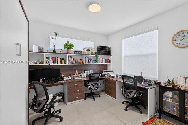 Building Photo - 2149 SW 30th Ct