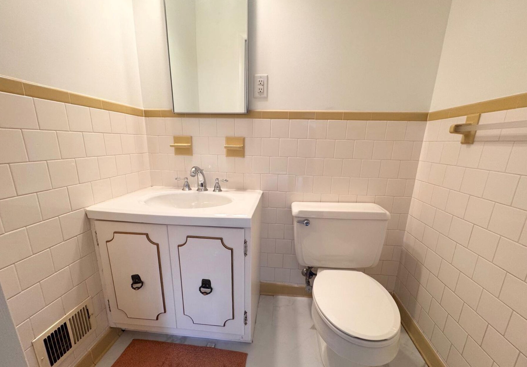 Building Photo - 2710 Academy Dr