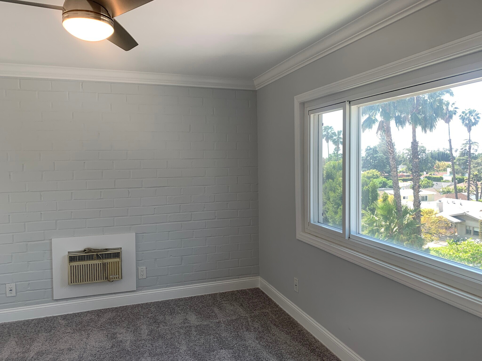 Building Photo - 7560 Hollywood Blvd