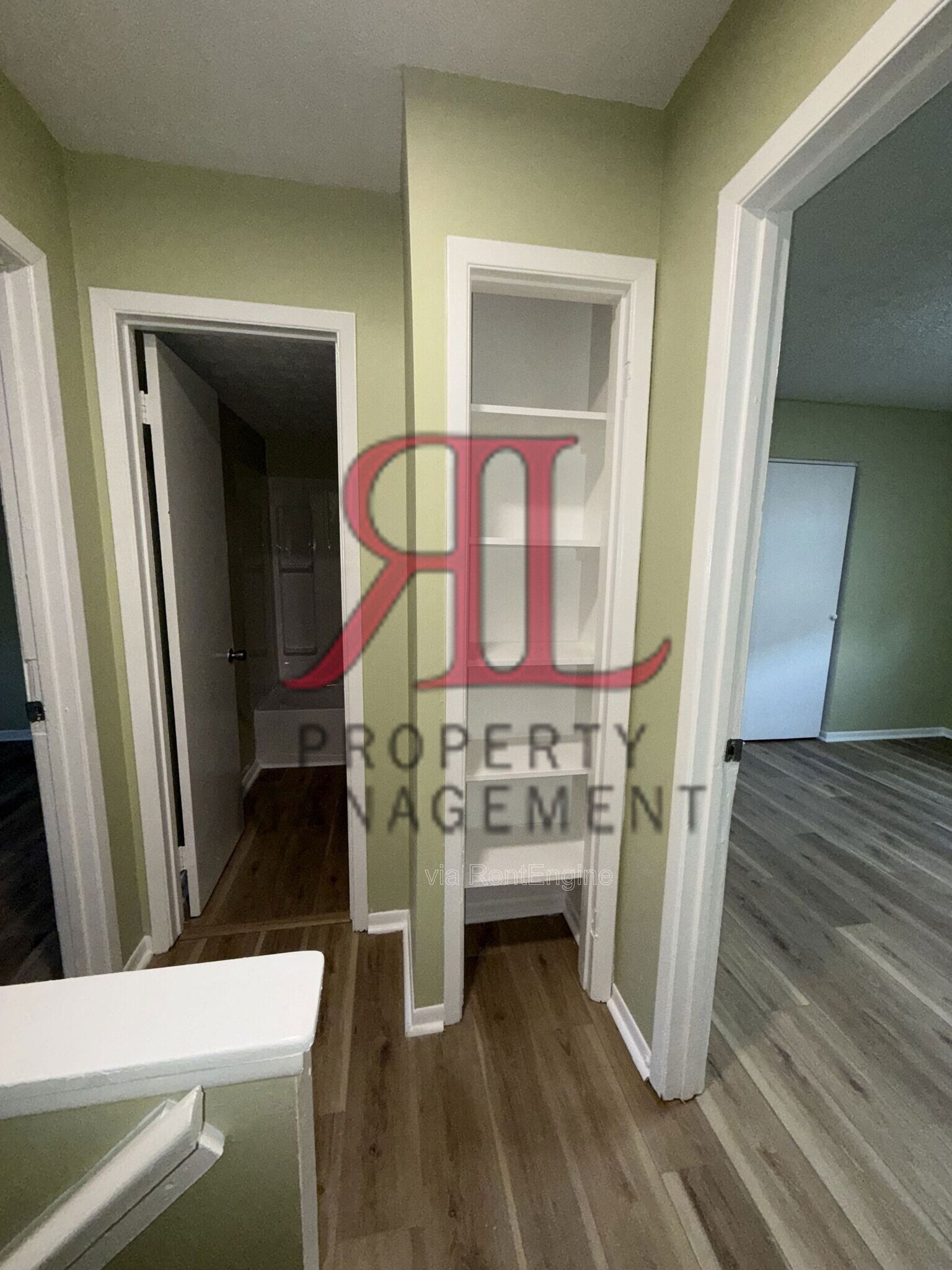 Building Photo - 596 E Gates St