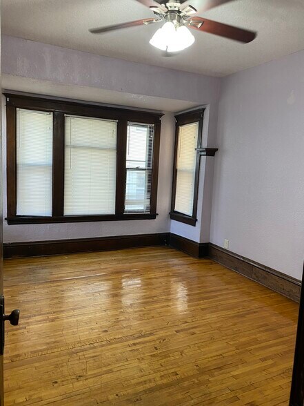 Building Photo - 1225 8th St SE