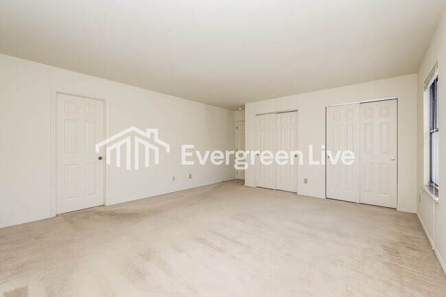 Building Photo - 6850 Deer Bluff Dr