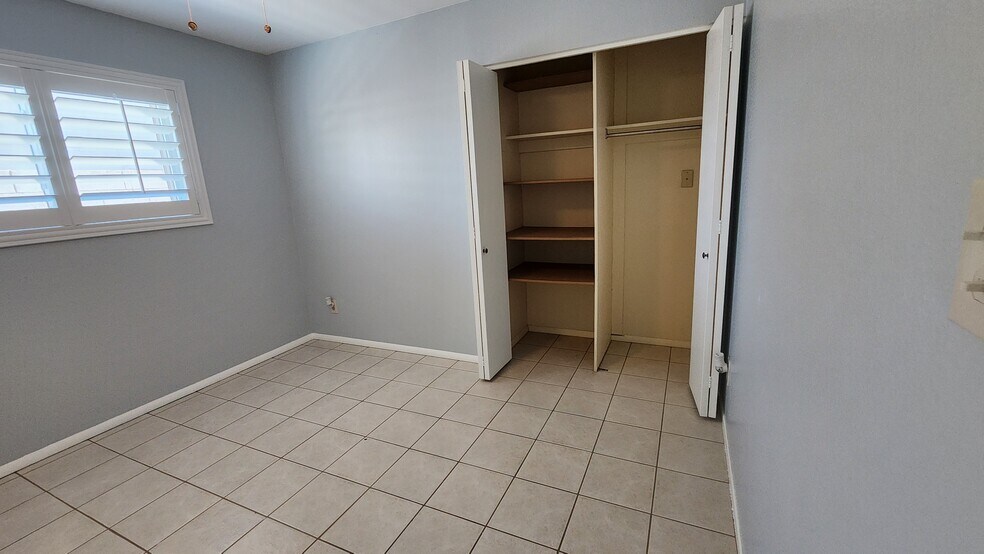Building Photo - 3808 W Malapai Dr