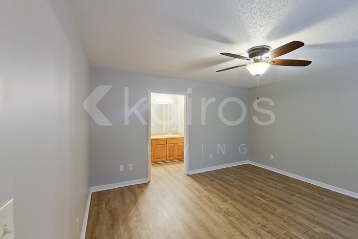 Building Photo - 516 22nd Ln NE