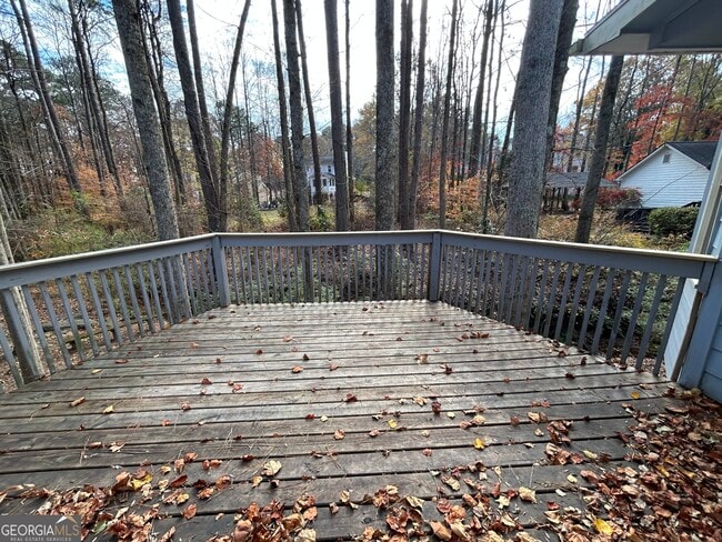 Building Photo - 240 White Pines Dr